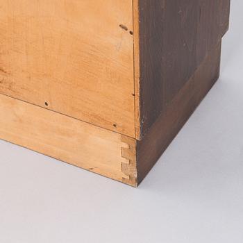 Aino Aalto, kirjahylly / kirjakaappi, 412/4  O.Y. Huonekalu- ja Rakennustyötehdas A.B. 1940-luku.