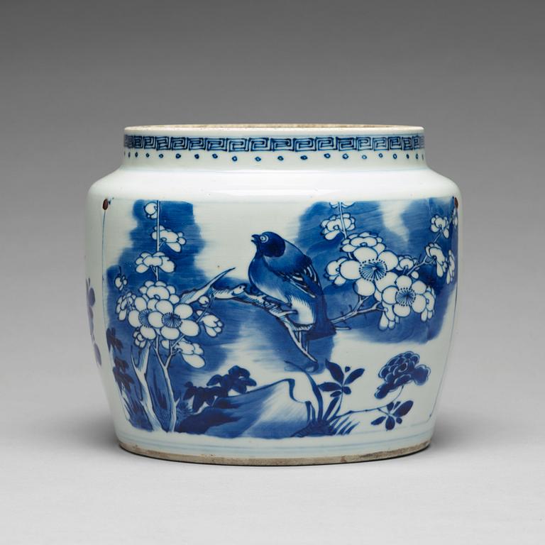 KRUKA, porslin. Qingdynastin, Kangxi (1662-1722).