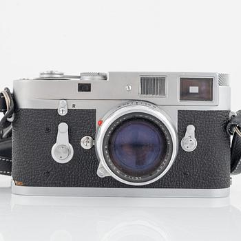 Leica M2, no. 1069931, 1963.