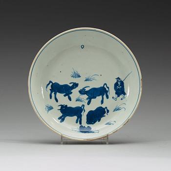 A set of three blue and white dishes, Ming dynasti, Tianqi/Chongzhen, 17th century.