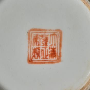 Parti, sex delar, porslin. Sen Qingdynasti/tidigt 1900-tal.