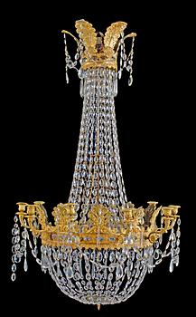 590. An Empire-style 19th century ten-light chandelier.