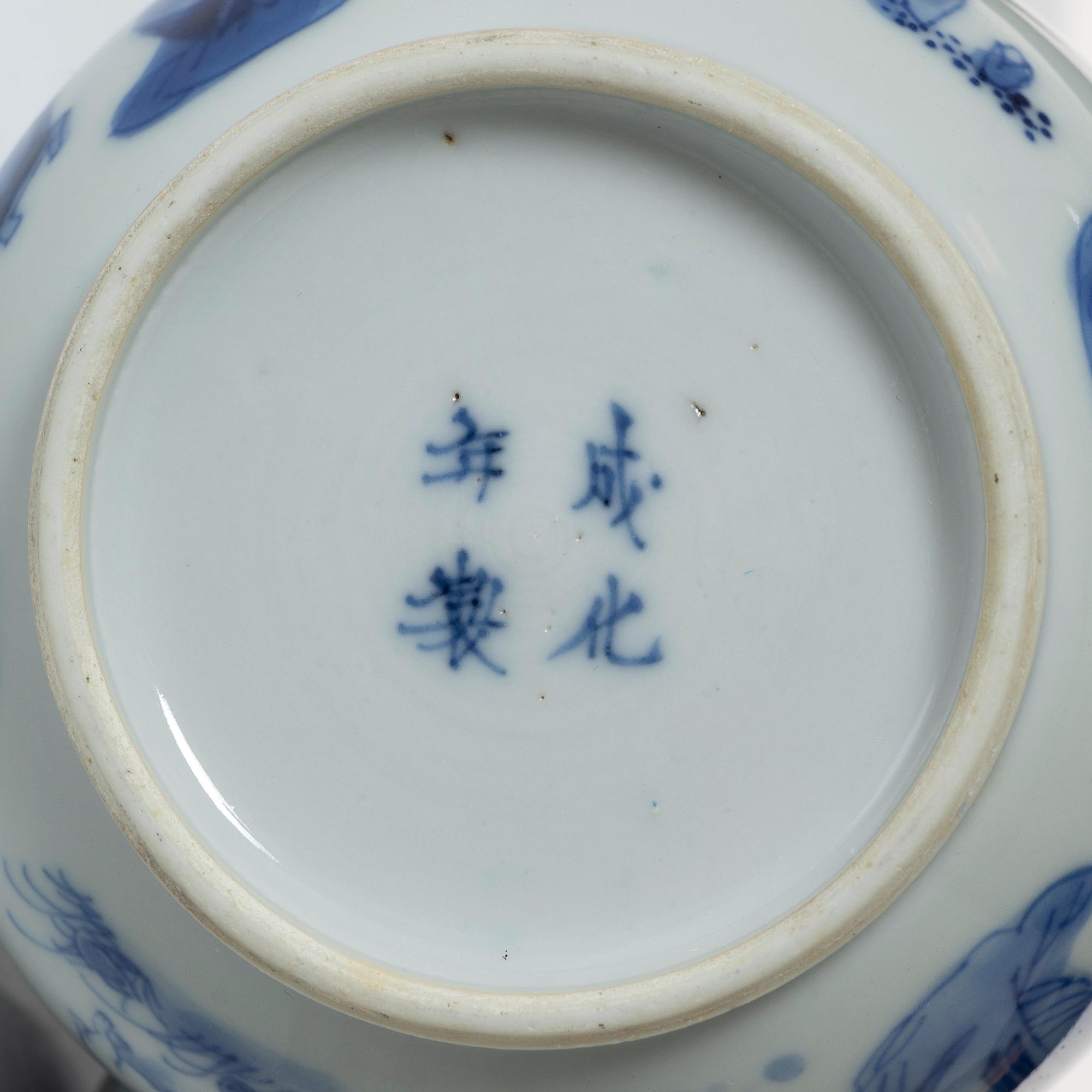 A Chinese blue and white porcelain kendi, Qing dynasty.