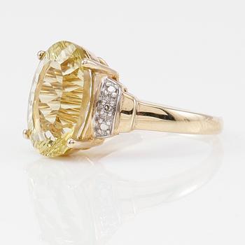 RING, 10K guld, mindre diamanter och kvarts.