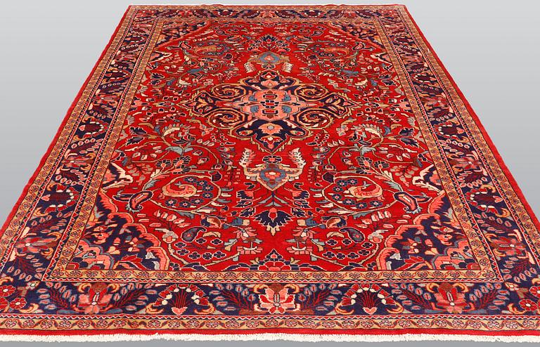 A carpet, Hamadan ca 327 x 220 cm.