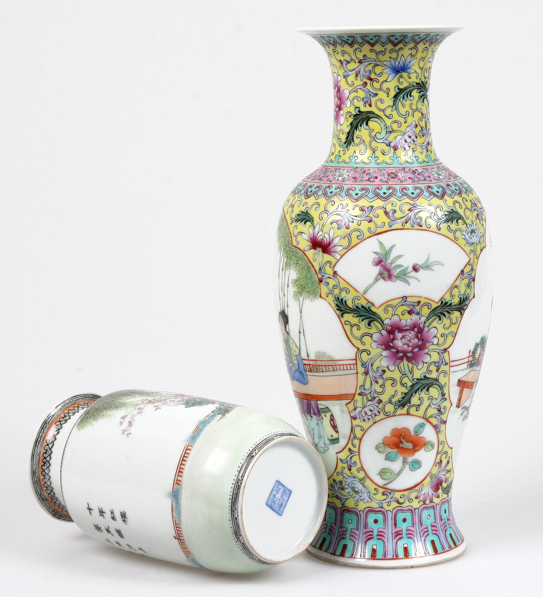 VASER, 2 st, porslin, Kina, 1900-tal.