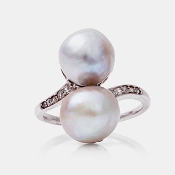 483. A ring set with a pair of semi baroque natural saltwater pearls and old-cut diamonds.