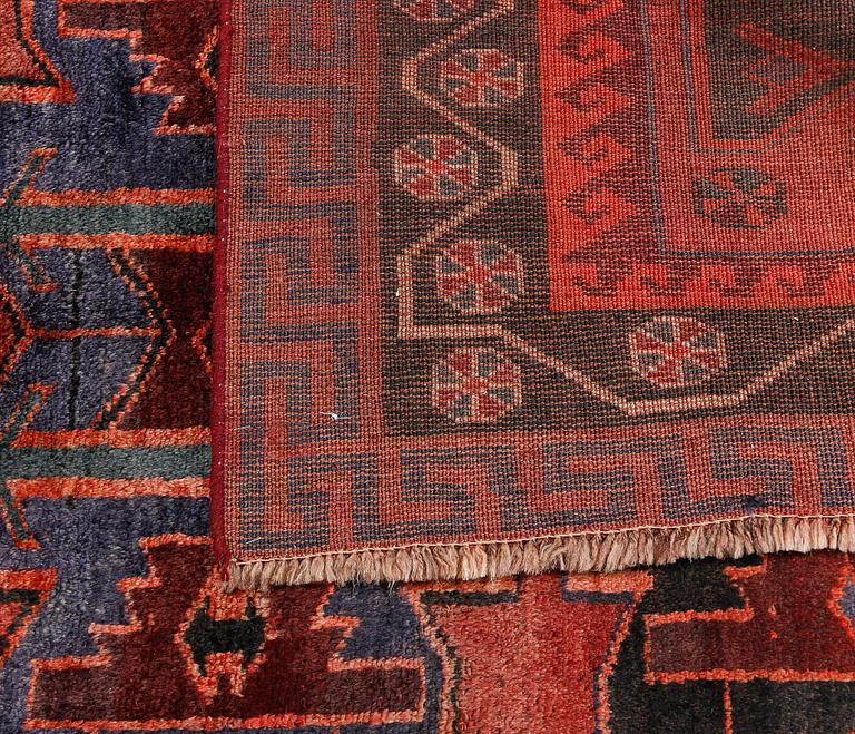 MATTA, orientalisk, bär inskription, ca 190 x 160 cm.