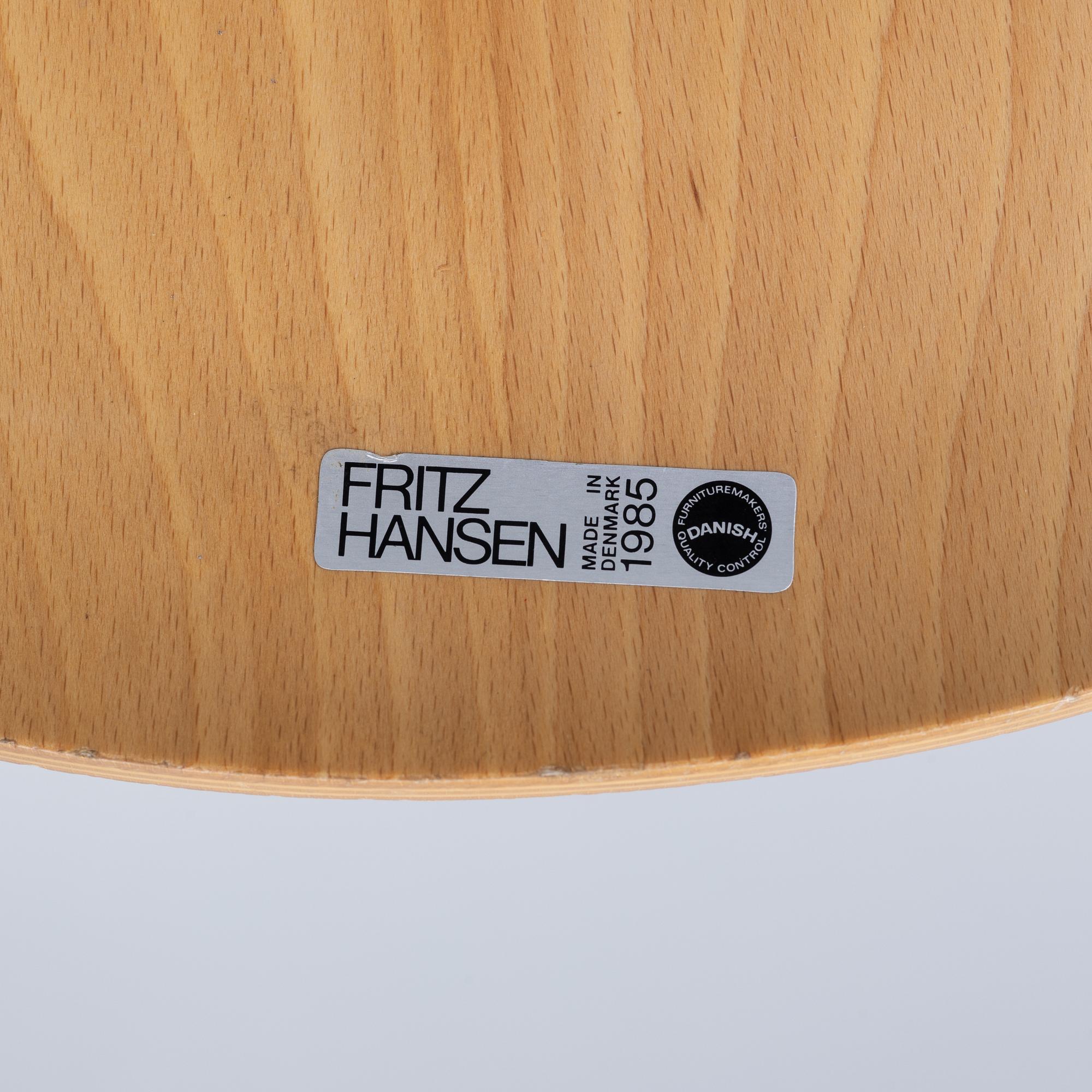 Arne Jacobsen, Chairs, a pair, "Ant", Fritz Hansen, Denmark, 1985.