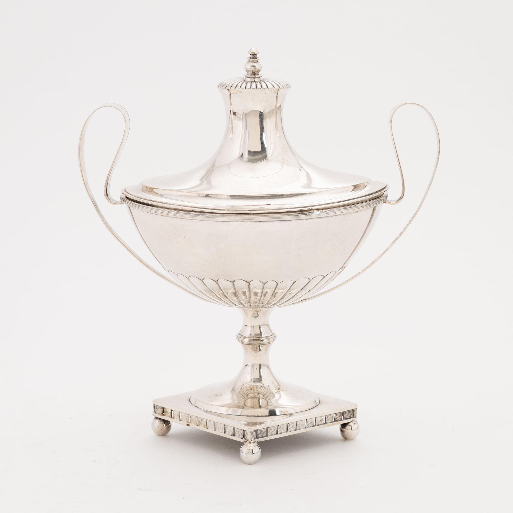 A silver sugarbowl with lid by Michael Olof Barkman, Varberg, 1820.