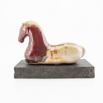 Ulla Kraitz, a sgiend stoneware figurine.