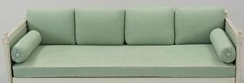 SOFFA, gustaviansk stil. 1900-tal.