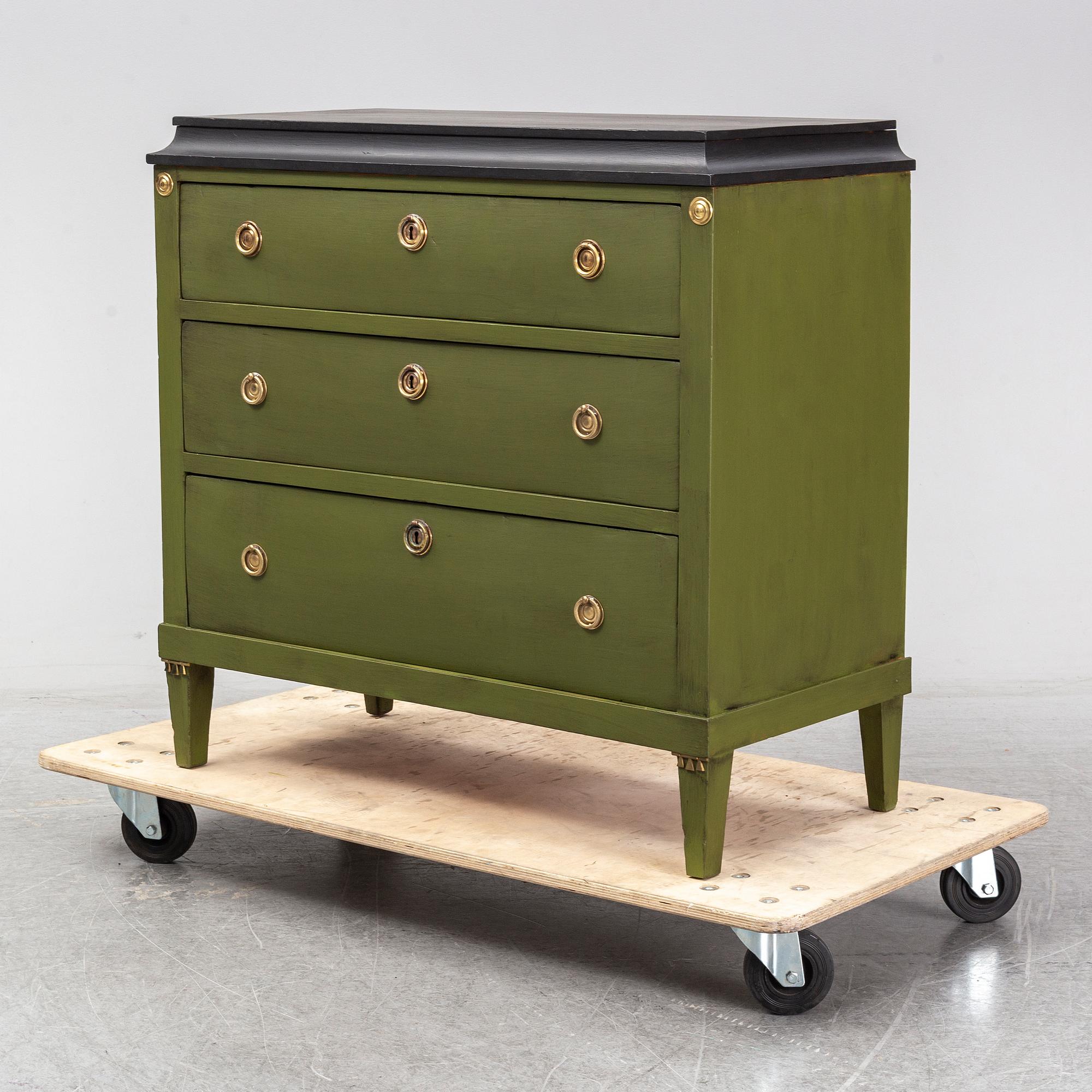 A late 19th century chest of three drawers.