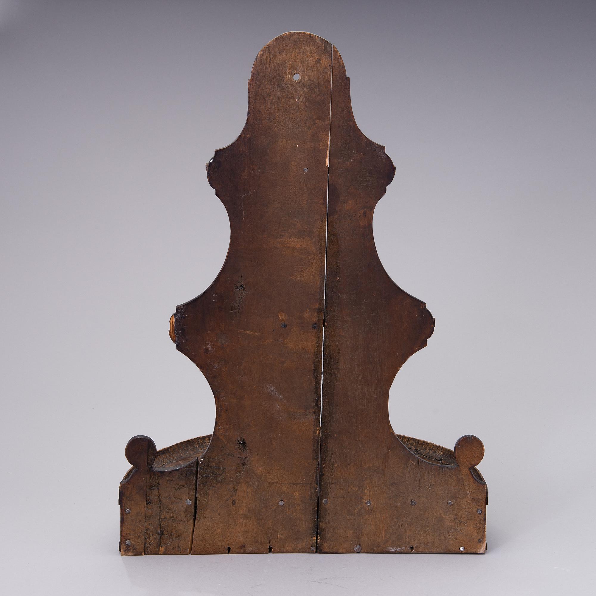 19th century pipes on a wooden pipe rack.
