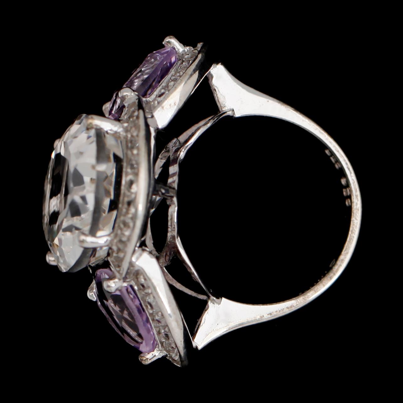 RING, sterlingsilver, vita topaser tot ca 20.00 ct, ametister tot ca 5.00 ct.