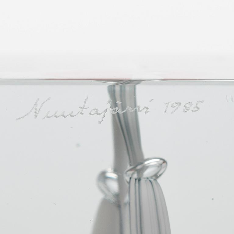 Oiva Toikka, annual glass cube, signed Oiva Toikka, Nuutajärvi 1985, 88/2000.