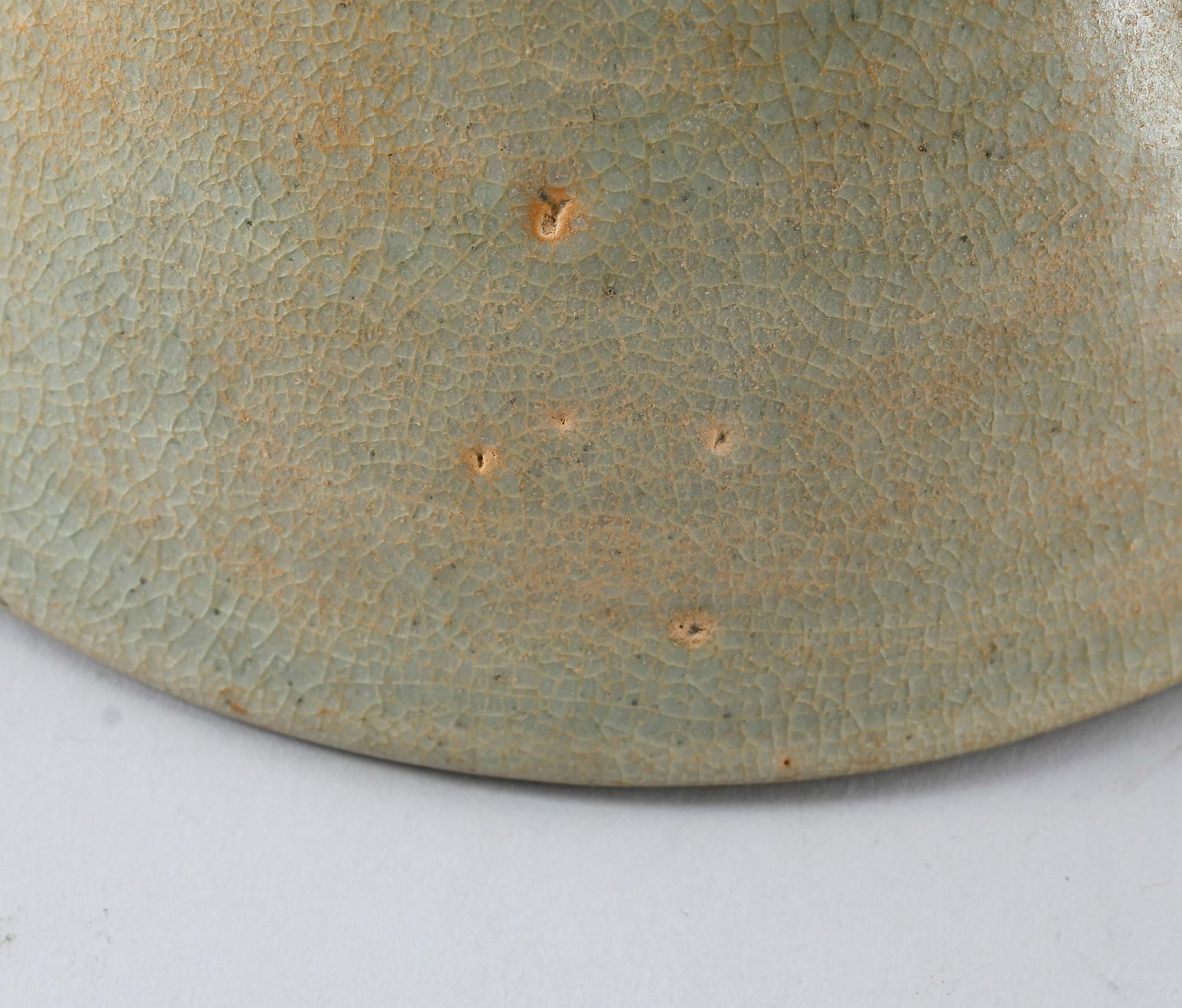 SKÅL samt VAS, celadon och keramik, troligen Vietnamn, 1600-tal.