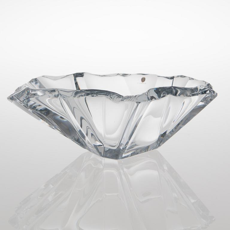 A TAPIO WIRKKALA GLASS BOWL. Signed Tapio Wirkkala Iittala 3847.