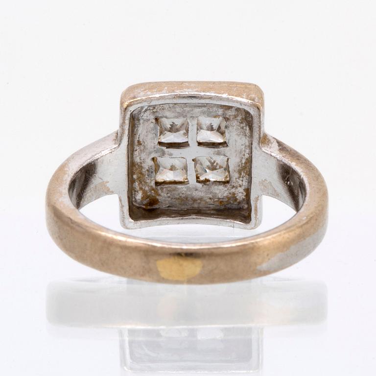 Ring 18K whitegold with 4 princess-cut diamonds approx 0,50 ct in total, size 49.