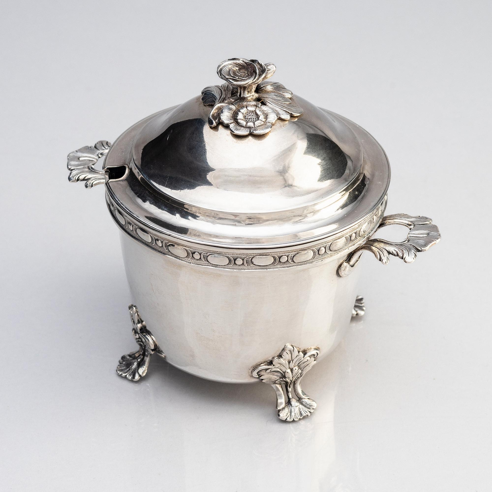A Swedish Gustavian silver sugar bowl, mark of Johan Schröder, Landskrona 1785.