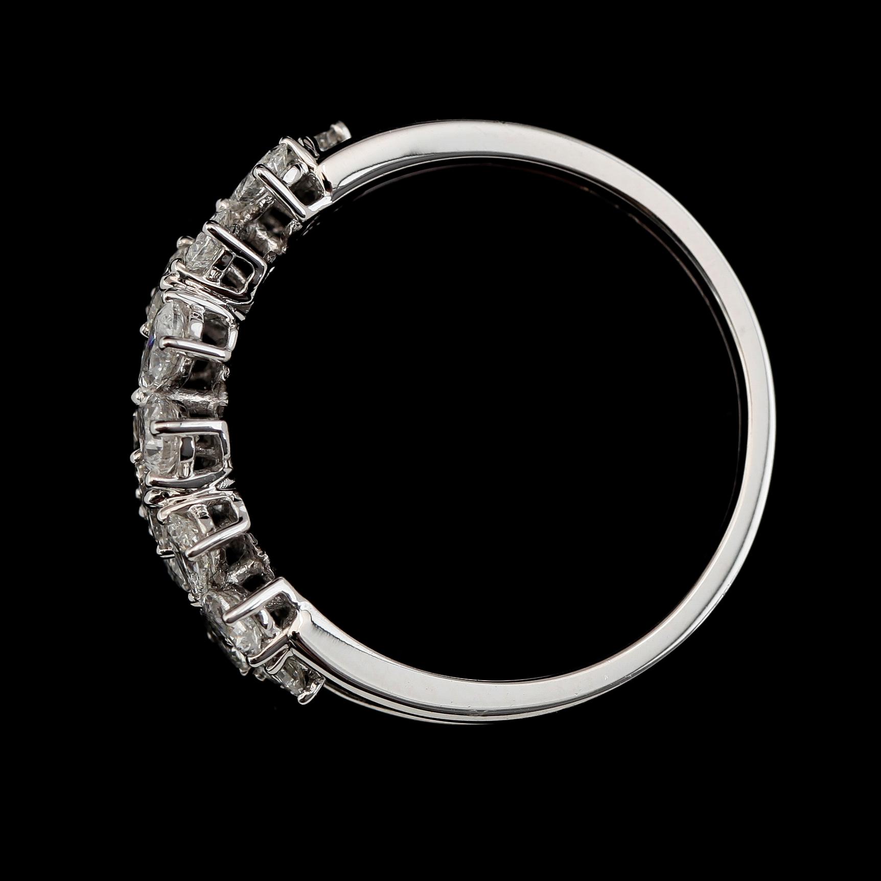 RING, 18K vitguld, diamanter tot ca 1.20 ct.