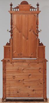 SPEGELBYRÅ, nyrenässans, 1800-talets slut.