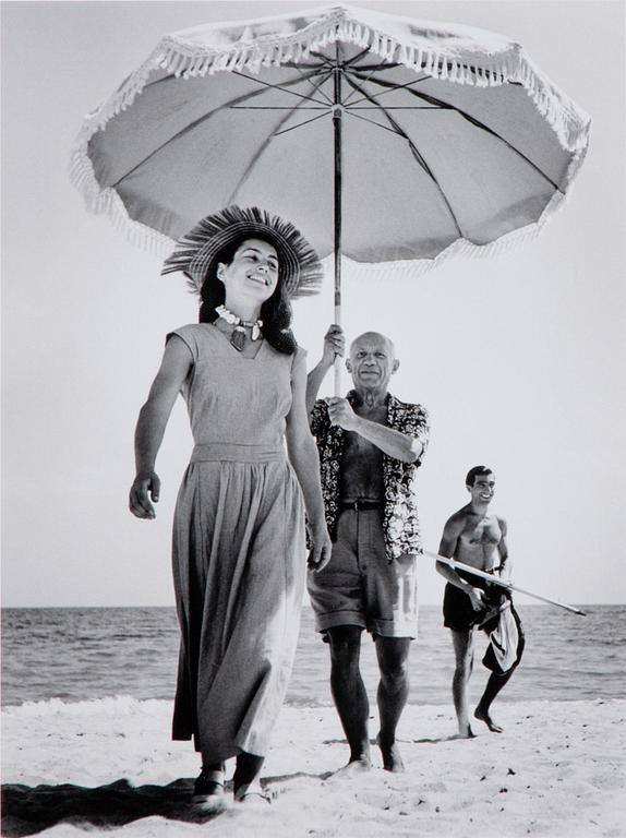 Robert Capa, "Pablo Picasso and family", 1948.