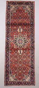 MATTA, Hamadan, ca 295 x 99 cm.