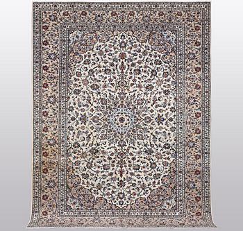 A carpet, Kashan, ca 344 x 245 cm.