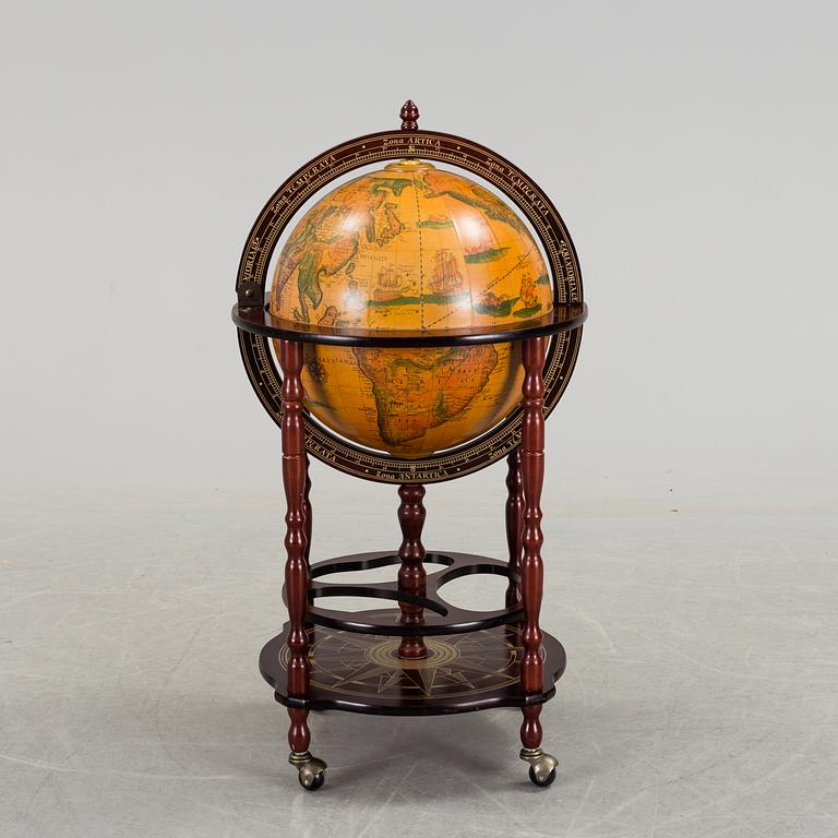 A globe shaped drinks cabinet, late 20th Century.