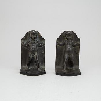 Azel Gute, a pair of bronze bookends, signed and dated 1920.