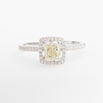 RING, 14K vitguld med fasettslipad gul diamant ca 0.70 ct.