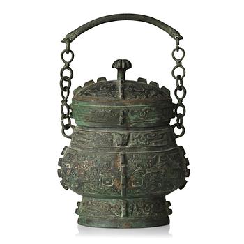 An archaistic bronze vessel with cover, presumably Ming dynasty (1368-1644).