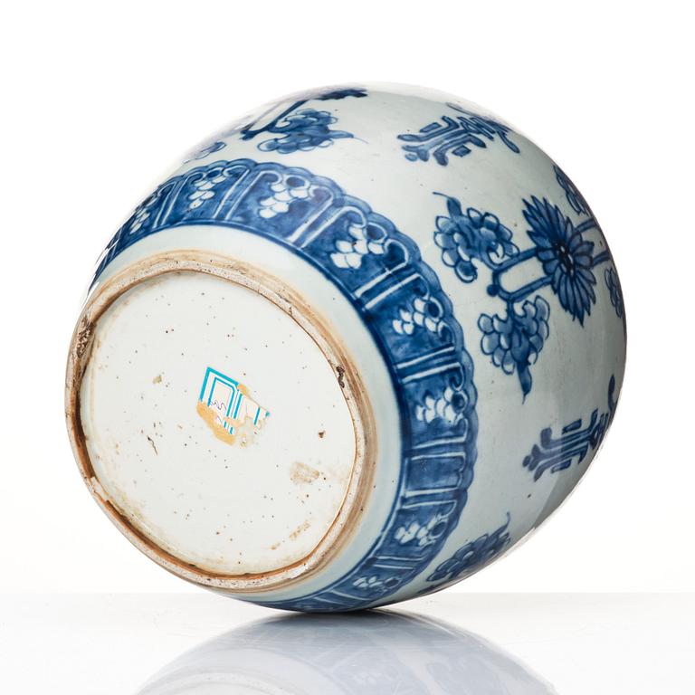 A blue and white jar, Qing dynasty, 18th Century.