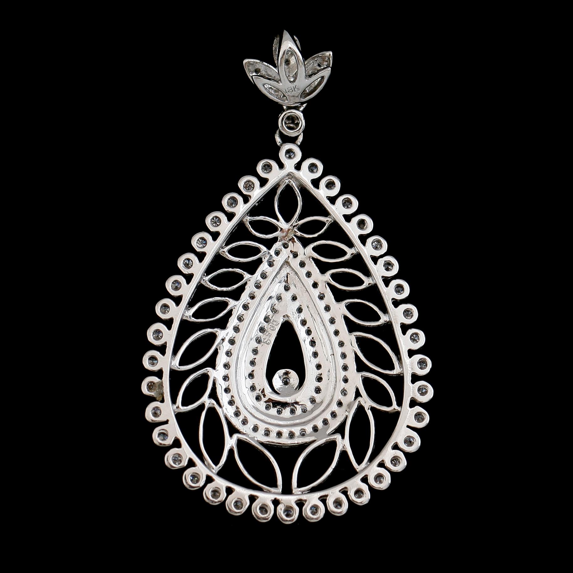 HÄNGE, 18 k vitguld, briljantslipade diamanter. Vikt ca 6,1 g.