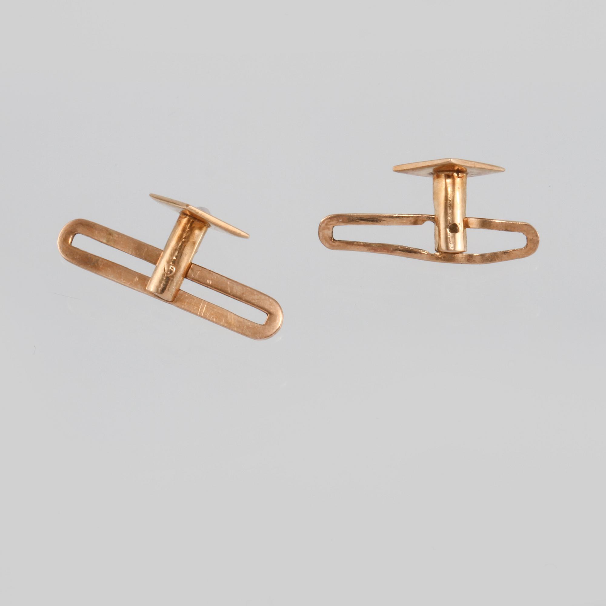 FRACKKNAPPAR, 18K guld med odlade pärlor, otydliga svenska mästarstämplar. Vikt 1,9 gram.
