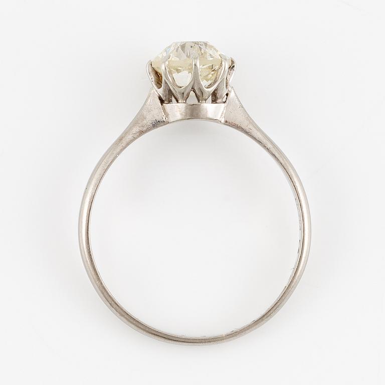 Ring 18K vitguld med en gammalslipad diamant.