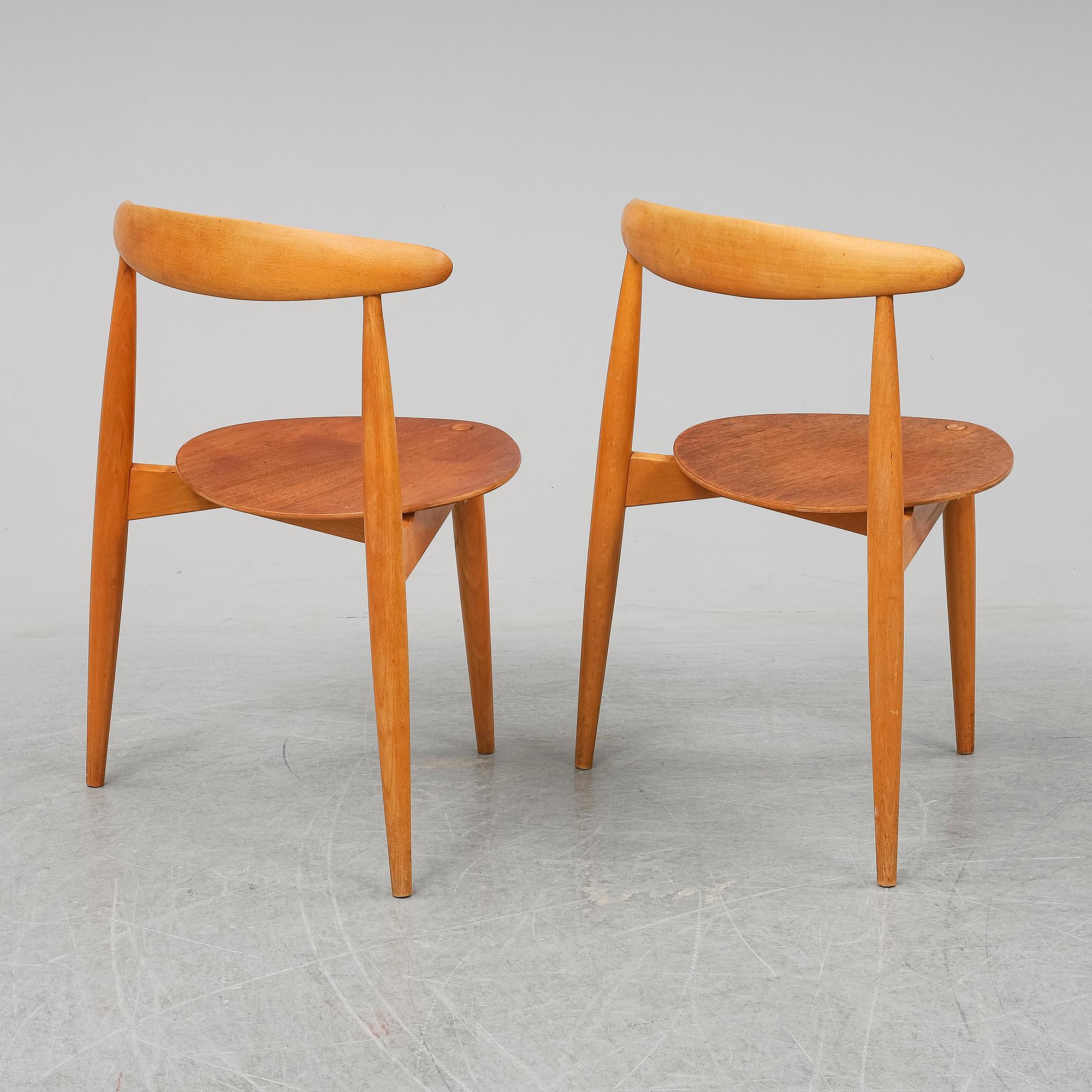 HANS J WEGNER, "Hjerte- set", matbord med sex stolar, Fritz Hansen, Danmark 1950-tal.