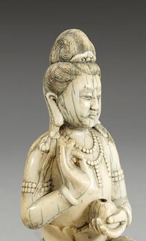 A carved ivory figure of a seated Guanyin, Qing dynasty or older.