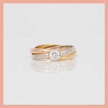 RING, trefärgad 18K guld med briljantslipad diamant, ca 0,40 ct, "Trinity", Cartier. Total vikt ca 6,82 g.