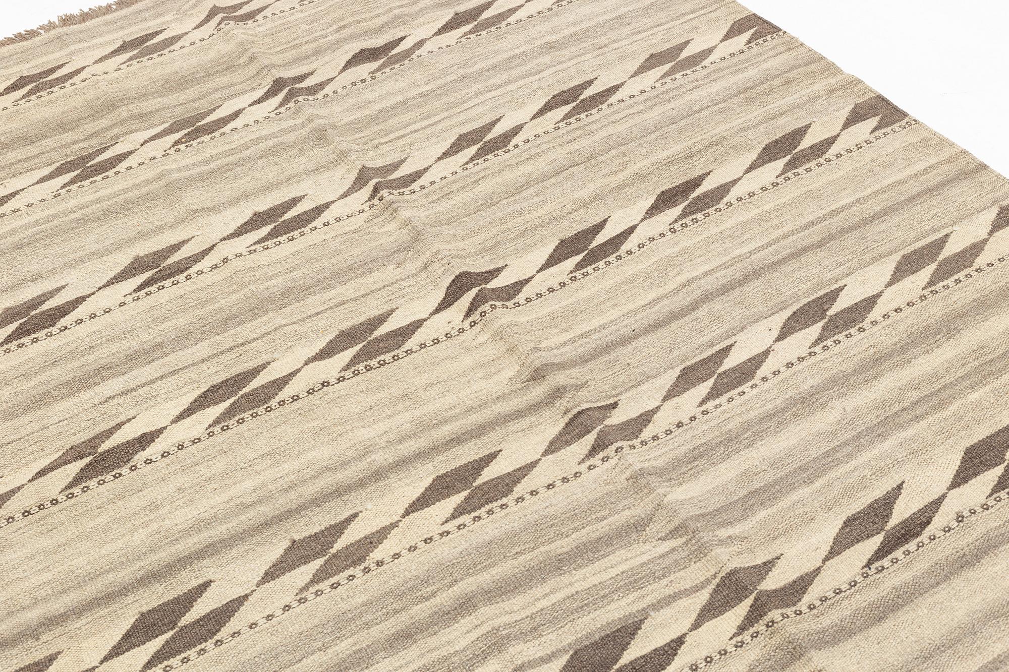 A persian kilim rug, ca 202 x 154 cm.