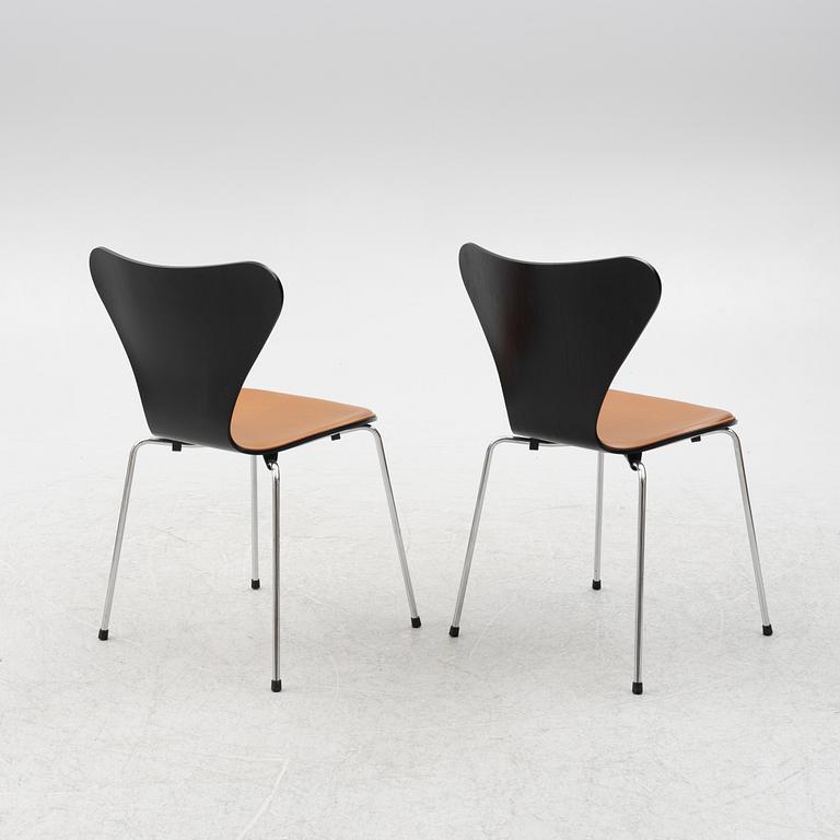Arne Jacobsen, stolar 6 st "Sjuan" för Fritz Hansen, Danmark, 2020.