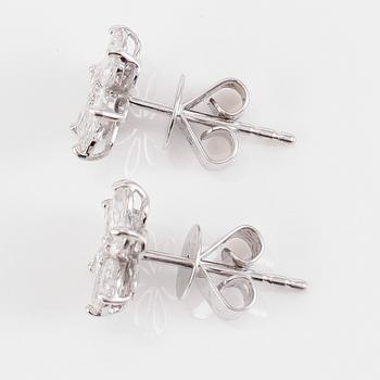 ÖRHÄNGEN, 1 par, 18K vitguld och diamanter tot ca 1.22 ct.