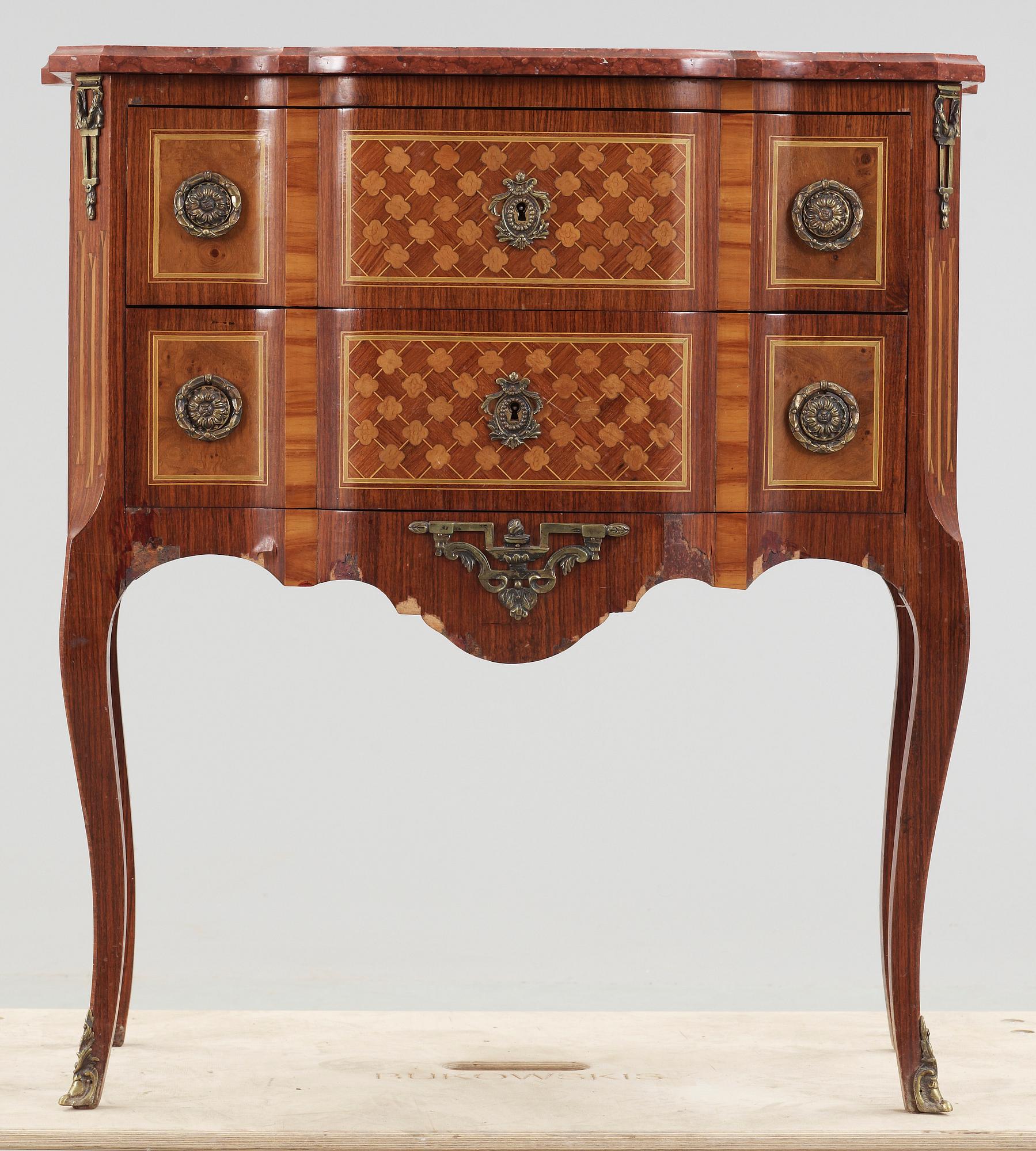 BYRÅ, Louis XVI-stil, 1900-tal.