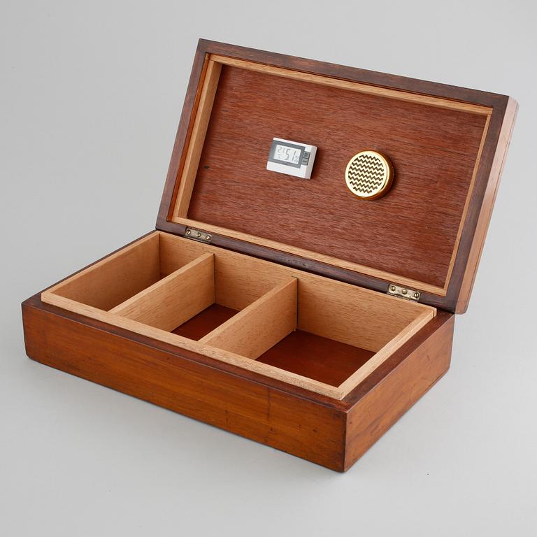 HUMIDOR, skrin från sent 1800-tal, inredning från 2000-tal.