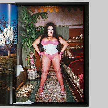 FOTOLITTERATUR, "Artist and prositutes", David LaChapelle, numrerad 0744/2500 och signerad. 2006.