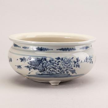 A blue and white censer, Qing dynasty, 18th Century.