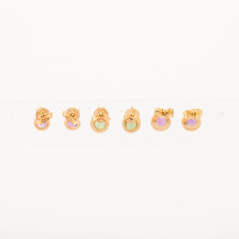Örhängen 3 par 18K guld samt cabochonslipade färgstenar.