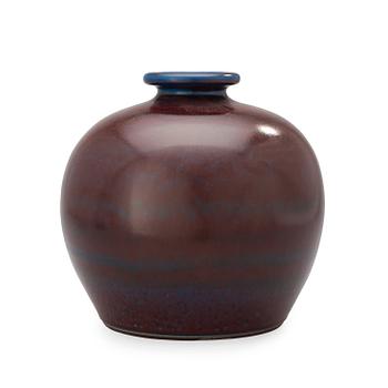 722. A Berndt Friberg stoneware urn, Gustavsberg Studio 1964.