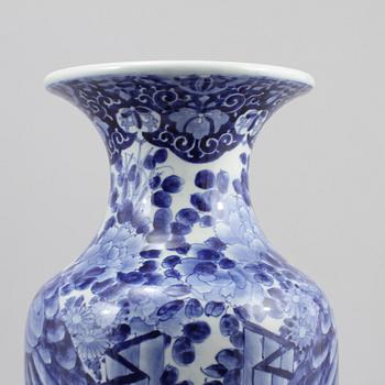 VAS, porslin, Japan, tidigt 1900-tal.